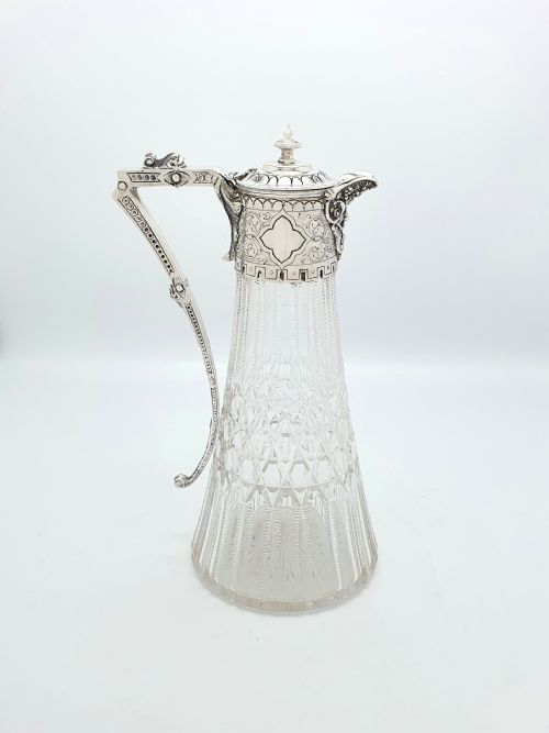 精美的维多利亚式雕花玻璃和镀银红葡萄酒壶 - 约 1880 年