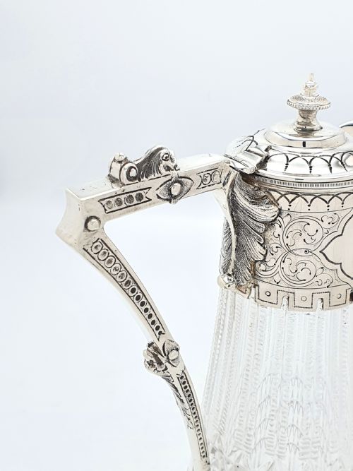 精美的维多利亚式雕花玻璃和镀银红葡萄酒壶 - 约 1880 年